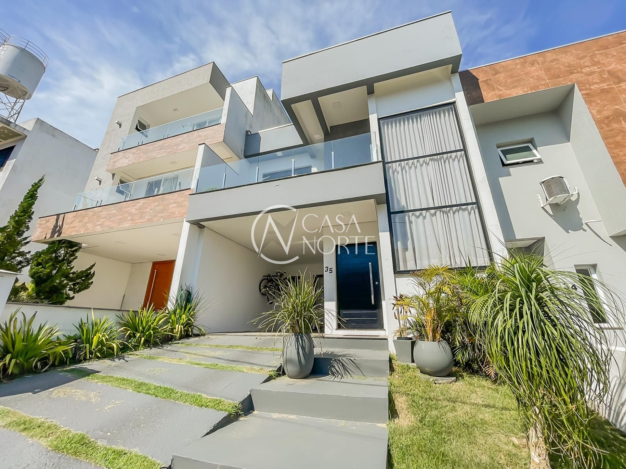 Casa de Condomínio à venda com 3 quartos, 170m², 1 suíte, 2 vagas, Rua Carlos Maximiliano Fayet no bairro Hípica em Porto Alegre