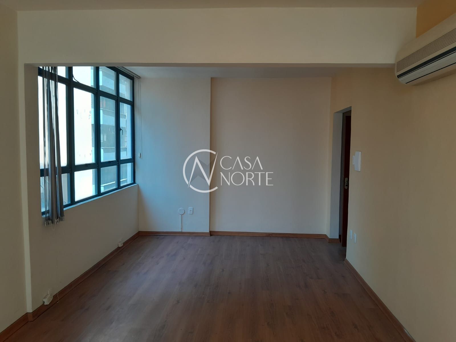 Sala Comercial à venda com 1 quarto, 38m², Rua Vigário José Inácio no bairro Centro Histórico em Porto Alegre