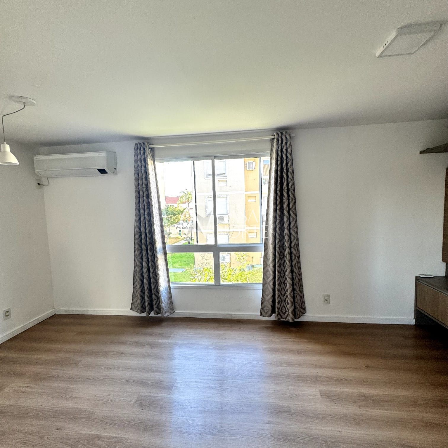 Apartamento à venda com 3 quartos, 56m², 1 vaga, Avenida Juca Batista no bairro Hípica em Porto Alegre