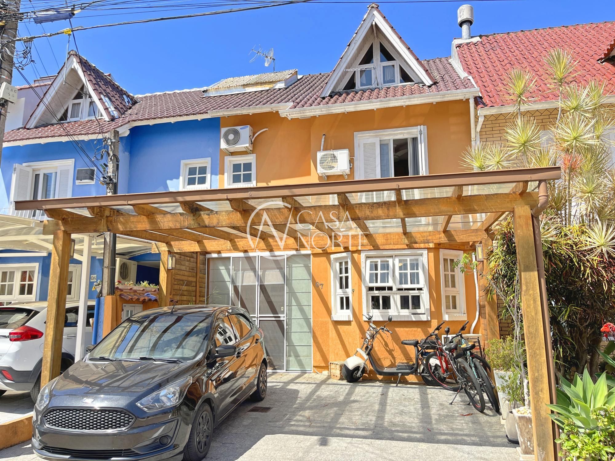 Casa de Condomínio à venda com 3 quartos, 162m², 1 suíte, 2 vagas, Rua Osório Mendes Ouriques no bairro Guarujá em Porto Alegre