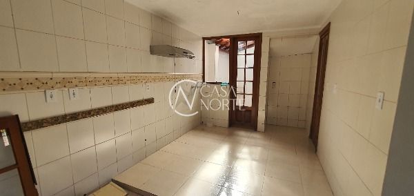 Casa à venda com 4 quartos, 160m², 2 suítes, 4 vagas, Rua Alvaro Pedro da Rosa no bairro Aberta dos Morros em Porto Alegre