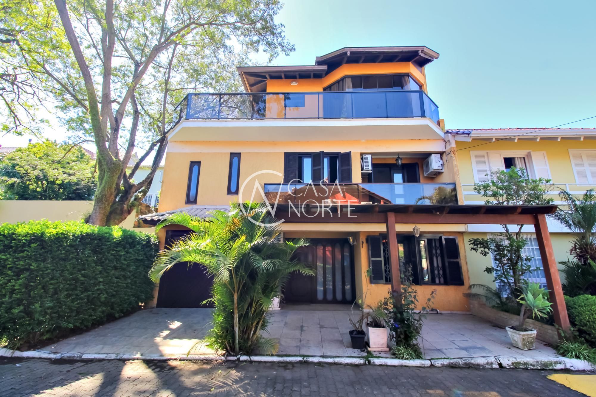 Casa à venda com 4 quartos, 208m², 2 suítes, Avenida Juca Batista no bairro Cavalhada em Porto Alegre