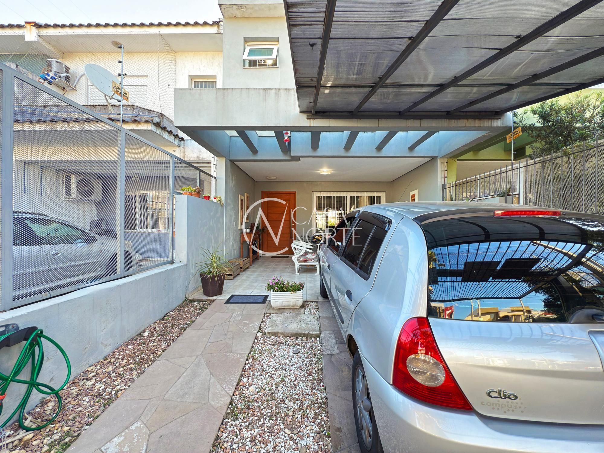 Casa à venda com 3 quartos, 138m², 1 suíte, 2 vagas, Rua Izar Faria Correa Sant Anna no bairro Hípica em Porto Alegre