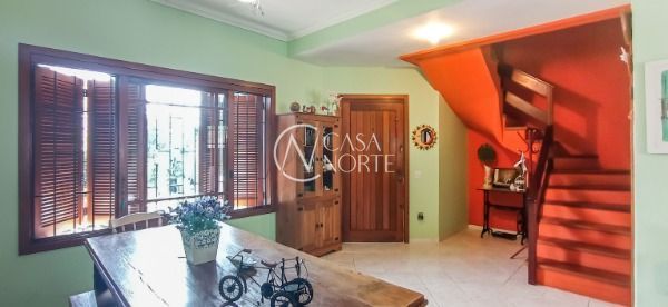 Casa à venda com 3 quartos, 169m², 1 suíte, 2 vagas, Rua Edgar Luiz Schneider no bairro Ipanema em Porto Alegre