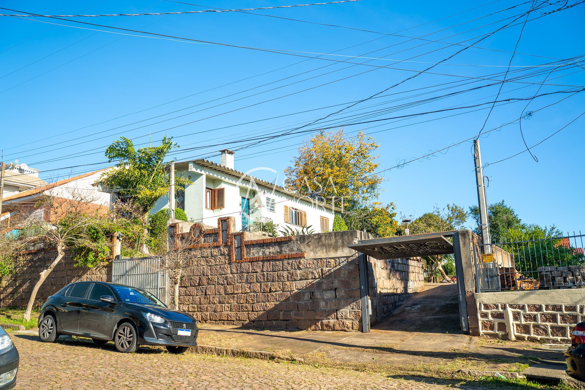 Terreno à venda  com 340m², Rua Alfredo Varela no bairro Teresópolis em Porto Alegre