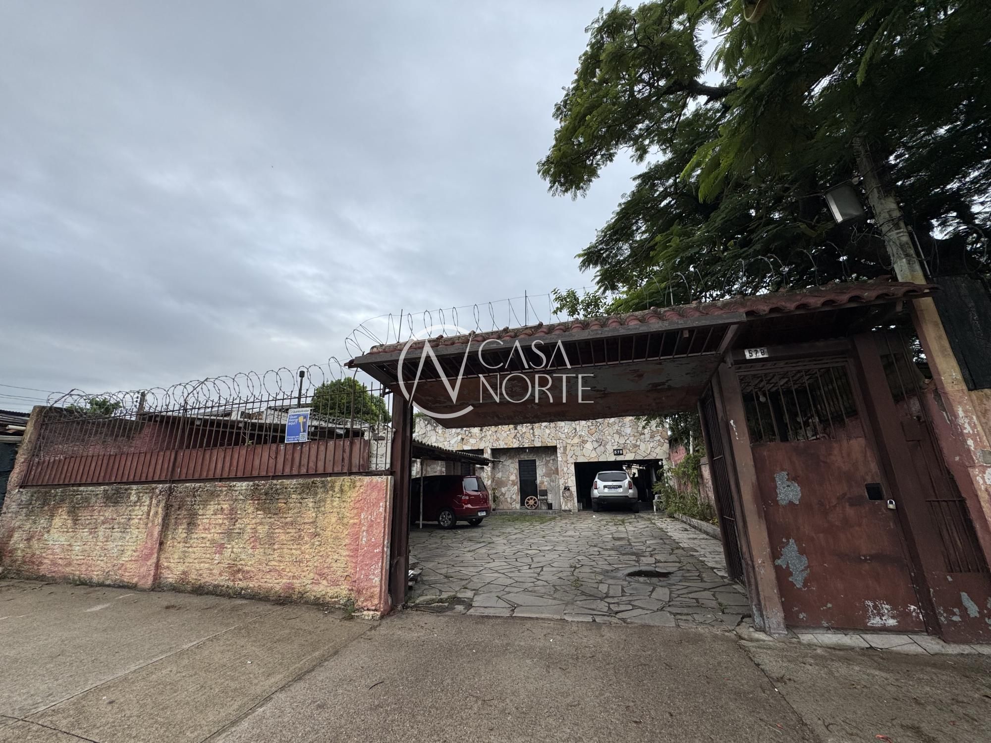 Casa à venda com 6 quartos, 420m², 2 suítes, 8 vagas, Rua Upamaroti no bairro Cristal em Porto Alegre