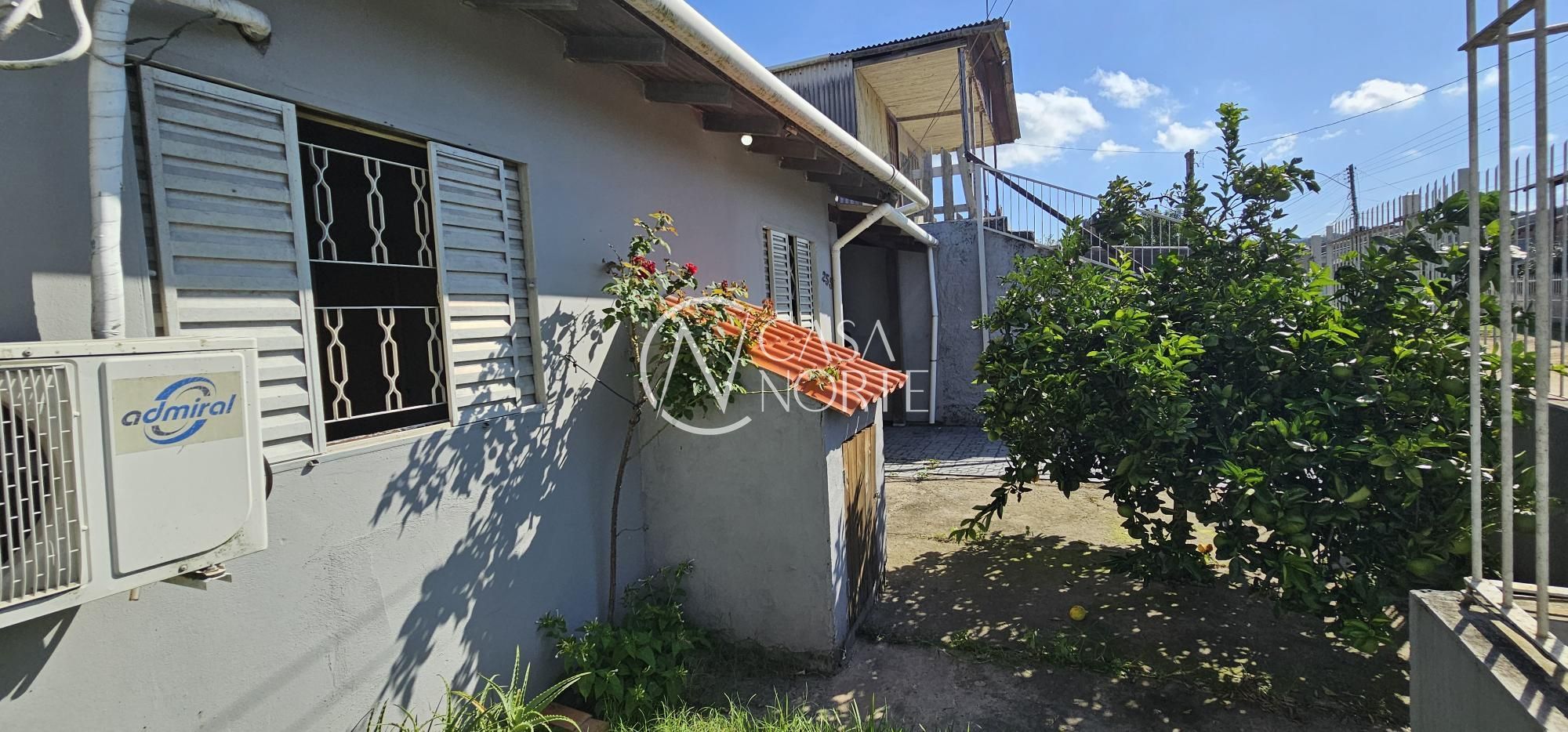 Casa à venda com 2 quartos, 100m², 3 vagas, Rua Albertina Paz no bairro Restinga em Porto Alegre
