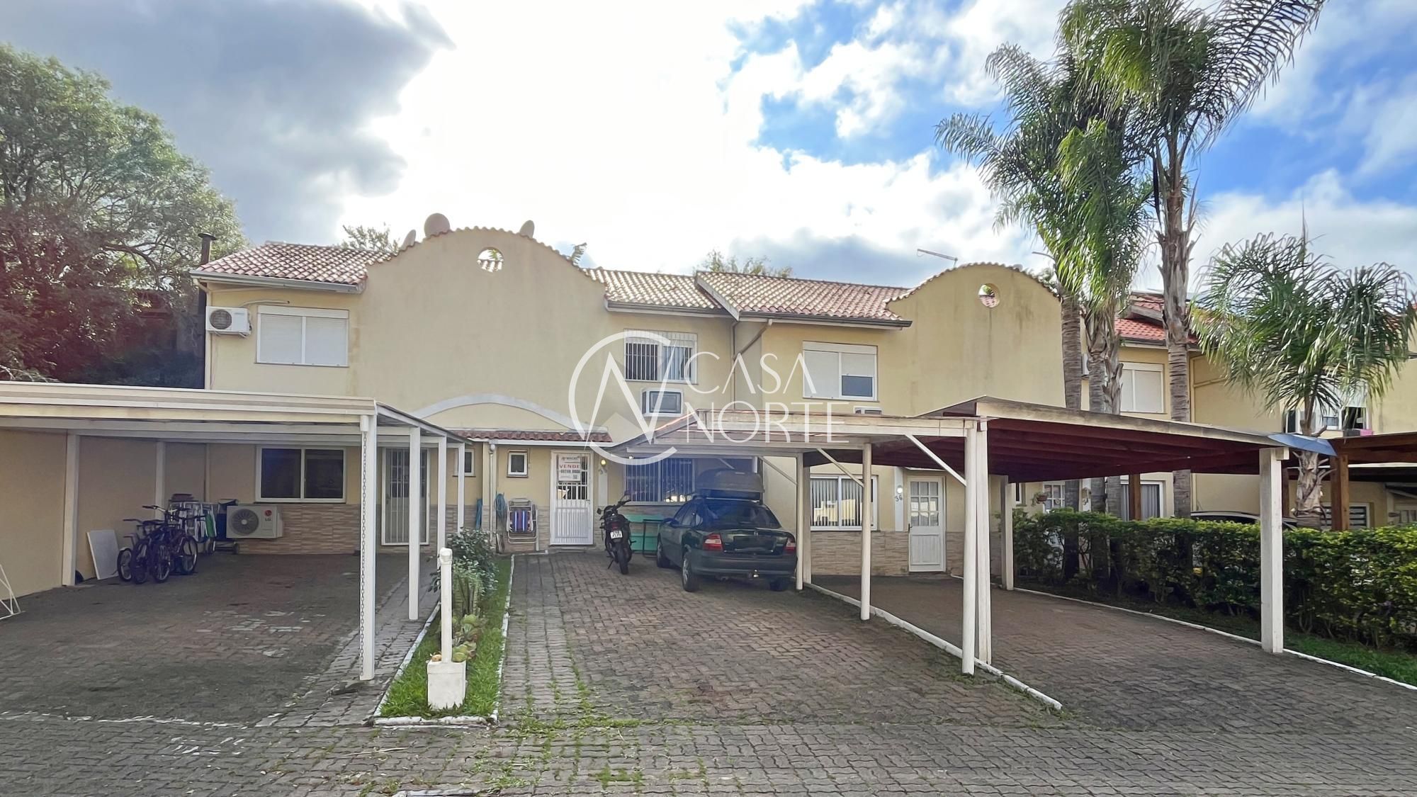 Casa de Condomínio à venda com 2 quartos, 118m², 4 vagas, Avenida Edgar Pires de Castro no bairro Hípica em Porto Alegre