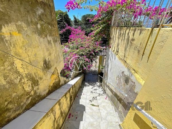 Casa à venda com 2 quartos, 140m², 1 vaga, Rua Tenente Ary Tarrago no bairro Jardim Itu em Porto Alegre