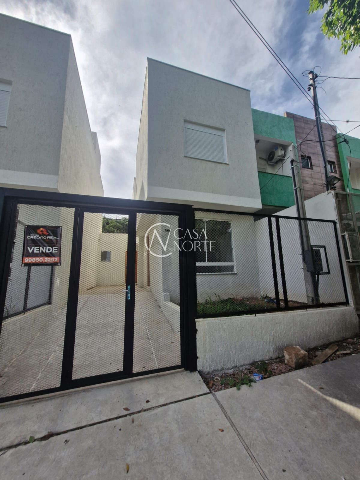 Casa à venda com 2 quartos, 74m², 1 suíte, 2 vagas, Rua Cachoeira no bairro Nonoai em Porto Alegre
