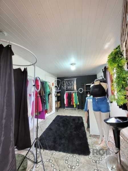 Casa à venda com 5 quartos, 110m², 3 vagas, Avenida Ignes E. Fagundes no bairro Restinga em Porto Alegre