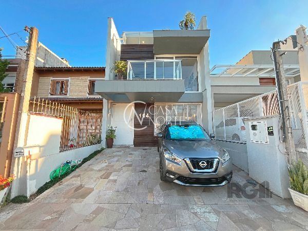 Casa à venda com 3 quartos, 186m², 1 suíte, 2 vagas, Rua Aldo Sani no bairro Hípica em Porto Alegre