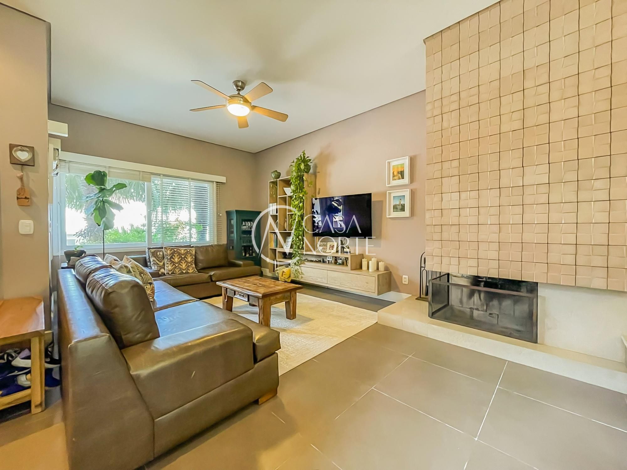 Casa de Condomínio à venda com 3 quartos, 202m², 1 suíte, 2 vagas, Rua Francisco Solano Borges no bairro Hípica em Porto Alegre