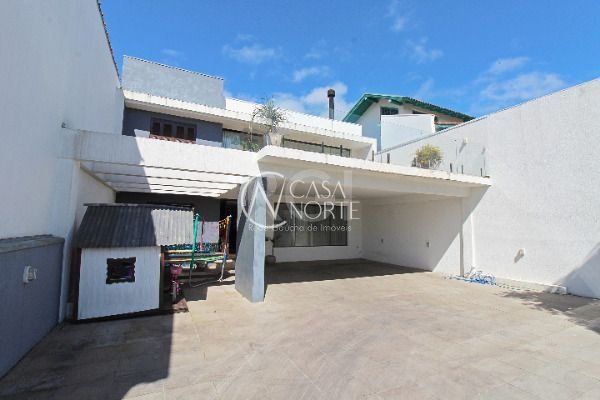 Casa à venda com 4 quartos, 400m², 2 suítes, 4 vagas, Rua Jacunda no bairro Guarujá em Porto Alegre
