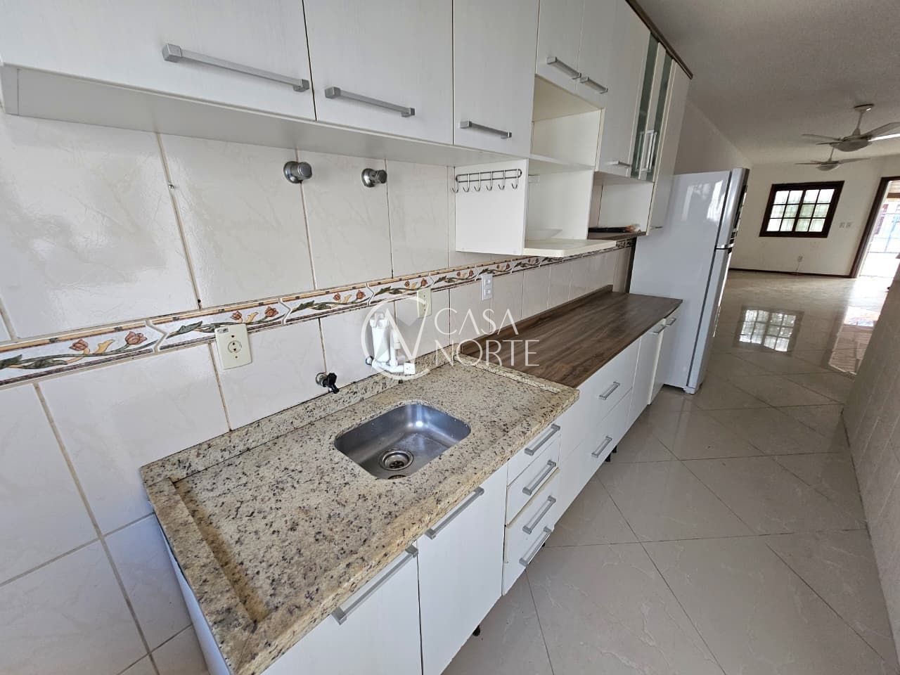 Casa à venda com 3 quartos, 78m², 2 vagas, Rua Romano Rolando Botin no bairro Hípica em Porto Alegre