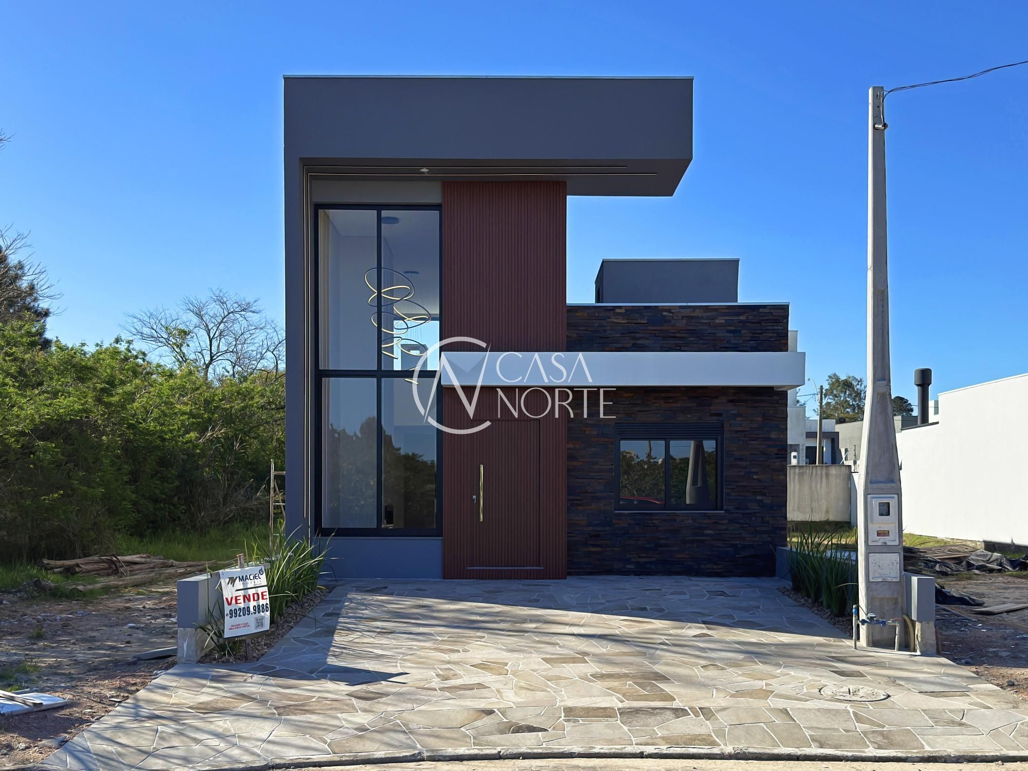 Casa à venda com 3 quartos, 111m², 3 suítes, 2 vagas, Rua Sete Mil Duzentos e Dois no bairro Hípica em Porto Alegre