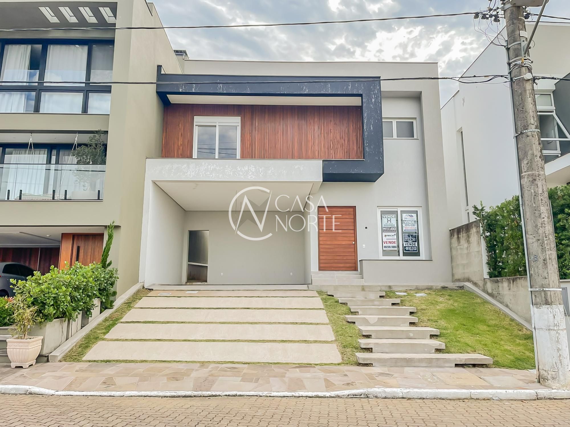 Casa de Condomínio à venda com 3 quartos, 199m², 3 suítes, 2 vagas, Rua Ivo Walter Kern no bairro Hípica em Porto Alegre