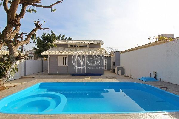 Casa à venda com 3 quartos, 101m², 1 suíte, 3 vagas, Rua dos Guenoas no bairro Guarujá em Porto Alegre