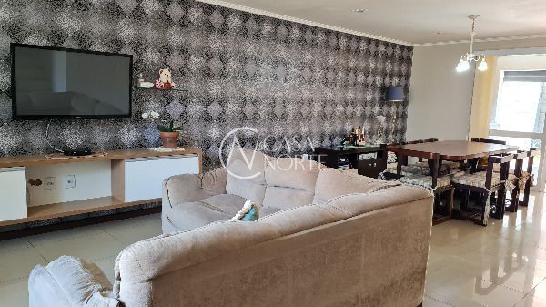 Casa à venda com 3 quartos, 177m², 1 suíte, 2 vagas, Rua Roberto Santini no bairro Hípica em Porto Alegre