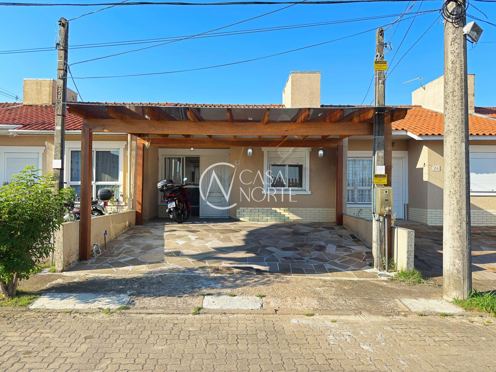 Casa de Condomínio à venda com 2 quartos, 52m², 2 vagas, Rua Embira no bairro Hípica em Porto Alegre