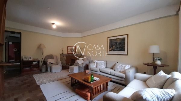 Casa à venda com 3 quartos, 200m², 1 suíte, 8 vagas, Avenida Imperial no bairro Ipanema em Porto Alegre