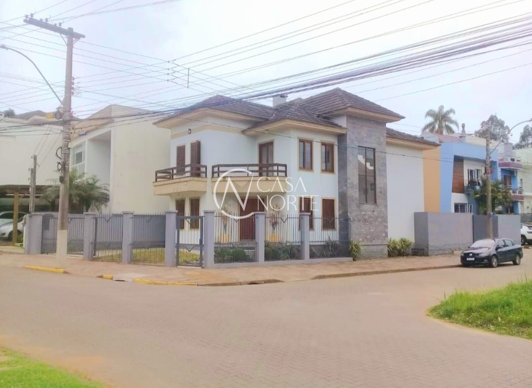 Casa à venda com 4 quartos, 221m², 1 suíte, 3 vagas, Rua Francisco Solano Borges no bairro Hípica em Porto Alegre