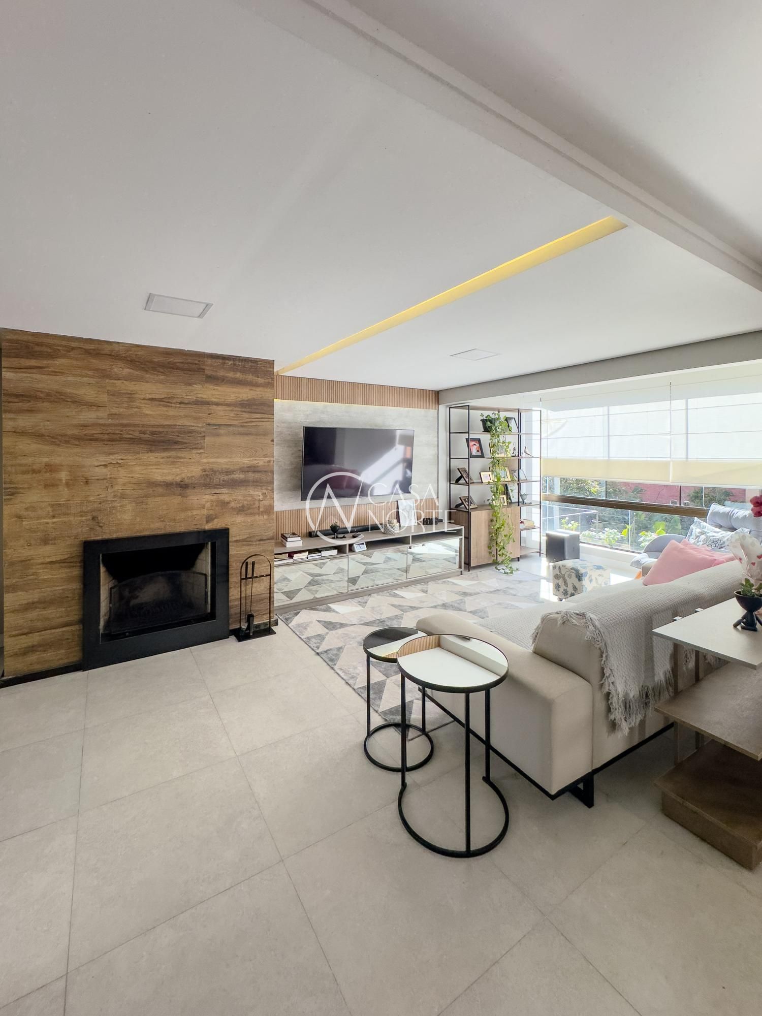 Casa de Condomínio à venda com 3 quartos, 208m², 2 suítes, 2 vagas, Rua Padre João Batista Reus no bairro Vila Conceição em Porto Alegre