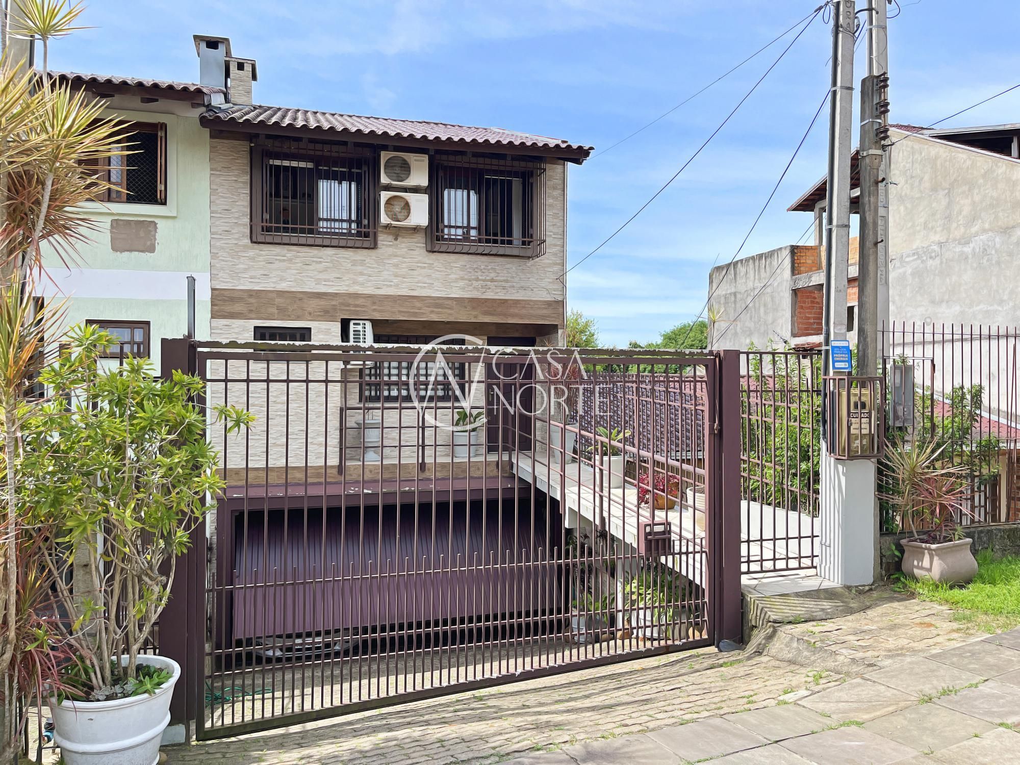 Casa à venda com 3 quartos, 195m², 1 suíte, 2 vagas, Rua Doutor Pitrez no bairro Ipanema em Porto Alegre
