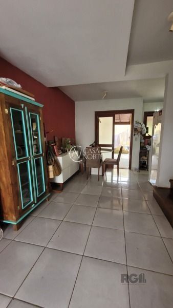 Casa de Condomínio à venda com 2 quartos, 122m², 1 vaga, Avenida Edgar Pires de Castro no bairro Hípica em Porto Alegre