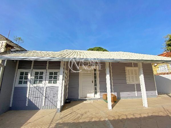 Casa à venda com 3 quartos, 101m², 1 suíte, 3 vagas, Rua dos Guenoas no bairro Guarujá em Porto Alegre