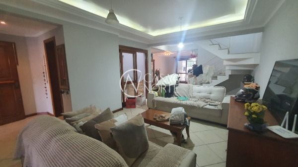 Casa à venda com 3 quartos, 251m², 1 suíte, 2 vagas, Rua Ladislau Neto no bairro Ipanema em Porto Alegre