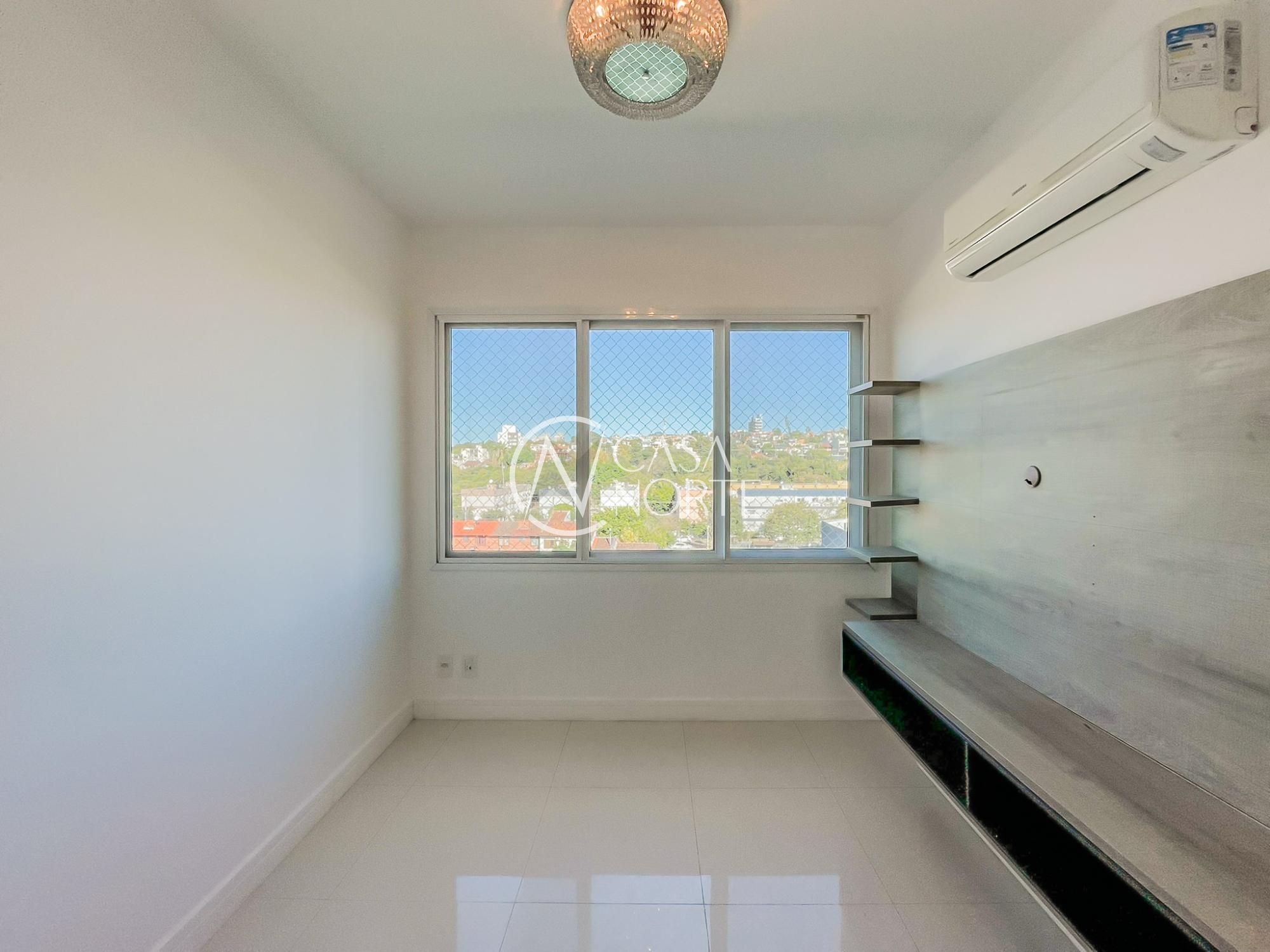 Casa à venda com 2 quartos, 59m², 1 suíte, 2 vagas, Rua Coronel Aristides no bairro Camaquã em Porto Alegre