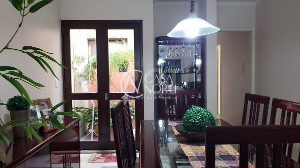 Casa à venda com 3 quartos, 146m², 1 suíte, 2 vagas, Rua Padre Paulo Englert no bairro Espírito Santo em Porto Alegre