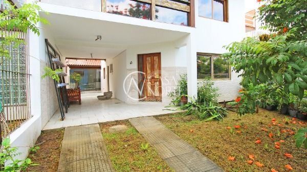 Casa à venda com 3 quartos, 177m², 1 suíte, 2 vagas, Rua Canisio Binsfeld no bairro Hípica em Porto Alegre