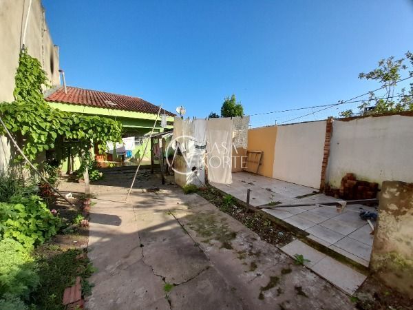 Casa à venda com 2 quartos, 140m², 2 vagas, Avenida Edgar Pires de Castro no bairro Hípica em Porto Alegre