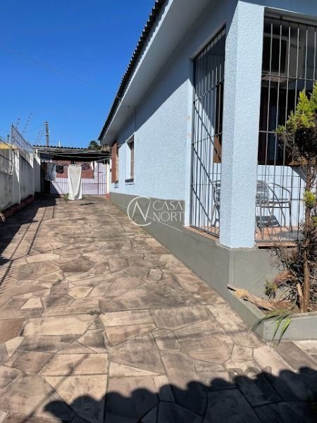 Casa à venda com 3 quartos, 250m², 1 suíte, 3 vagas, Rua dos Apóstolos no bairro Nonoai em Porto Alegre