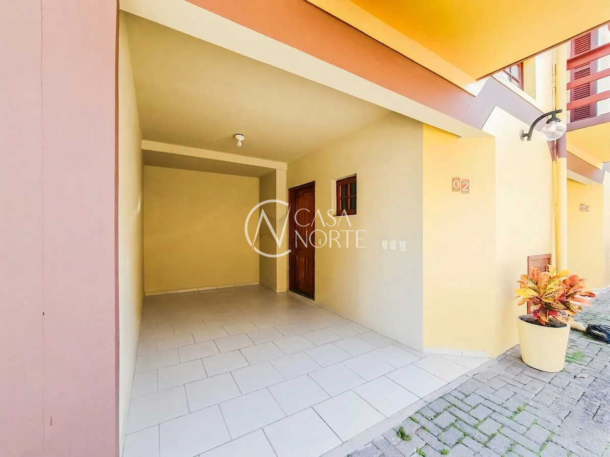 Casa de Condomínio à venda com 3 quartos, 131m², 1 suíte, 1 vaga, Rua Irmão Augusto Duflot no bairro Guarujá em Porto Alegre