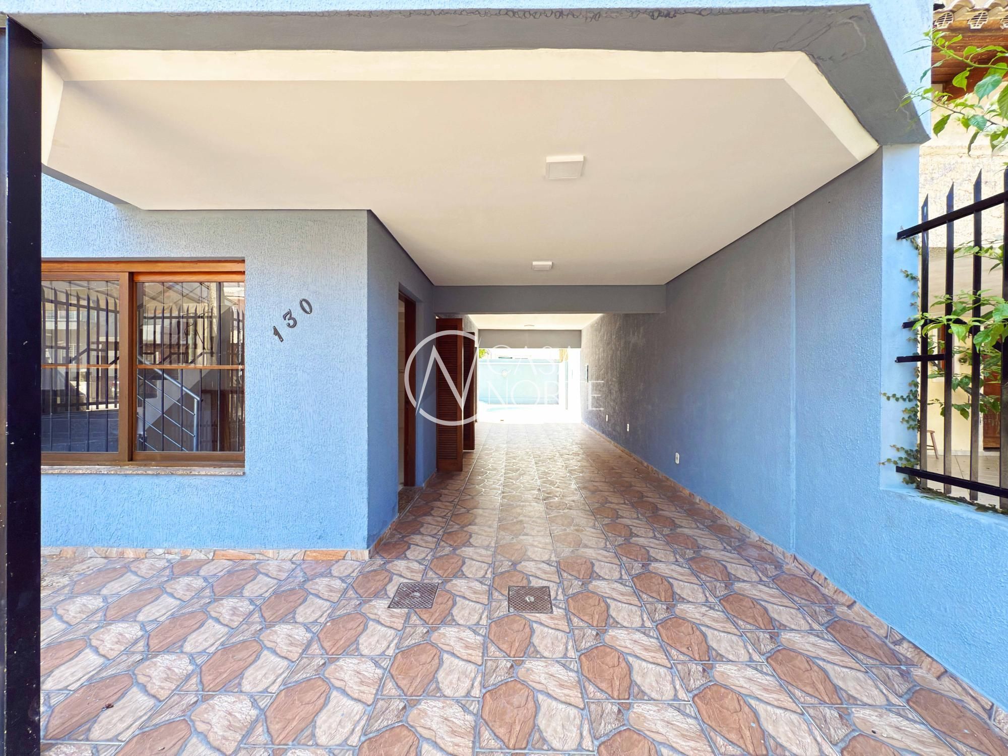 Casa à venda com 2 quartos, 208m², 2 suítes, 3 vagas, Rua Guatambu no bairro Hípica em Porto Alegre