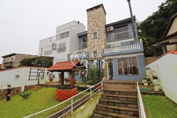 Casa à venda com 3 quartos, 300m², 1 suíte, 2 vagas, Rua Tenente-Coronel Mário Doernte no bairro Ipanema em Porto Alegre