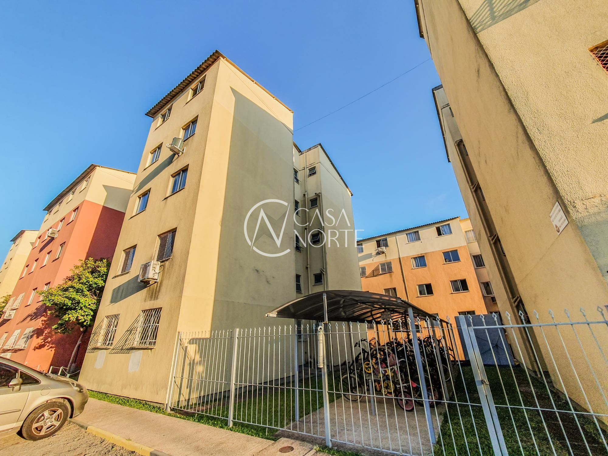 Apartamento à venda com 2 quartos, 43m², 1 vaga, Rua Império no bairro Vila Nova em Porto Alegre