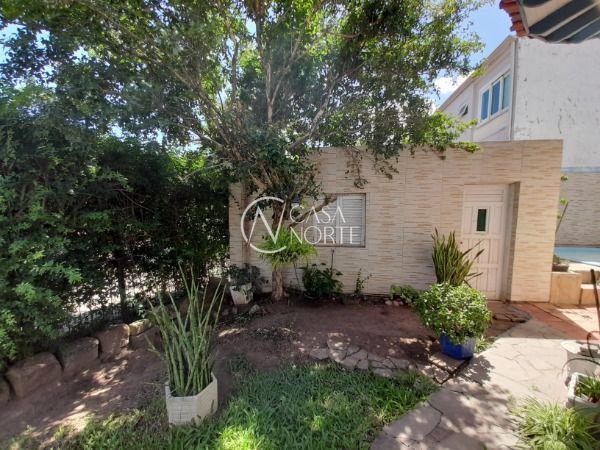 Casa à venda com 3 quartos, 136m², 1 suíte, 2 vagas, Rua Mura no bairro Guarujá em Porto Alegre