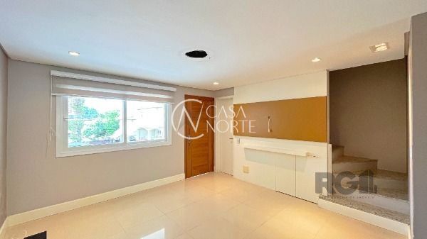 Casa de Condomínio à venda com 4 quartos, 210m², 3 suítes, 2 vagas, Rua Doutor Mário Totta no bairro Tristeza em Porto Alegre