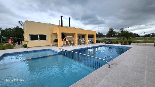 Casa de Condomínio à venda com 3 quartos, 97m², 1 suíte, 2 vagas, Avenida Juca Batista no bairro Hípica em Porto Alegre