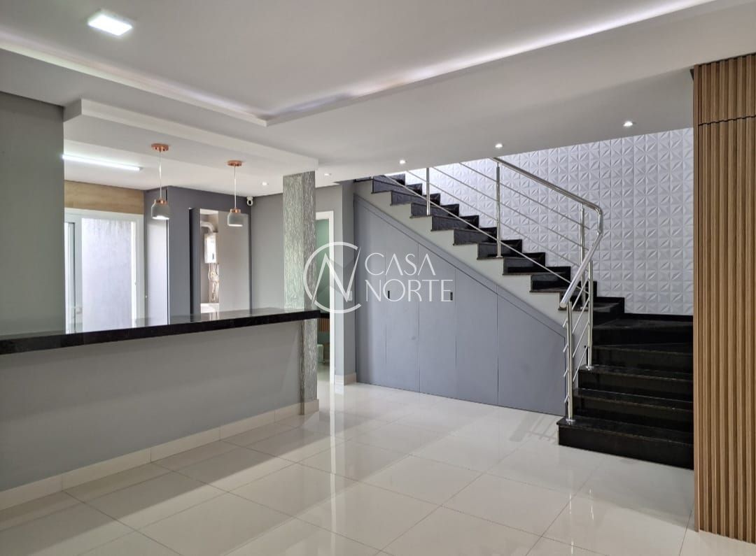 Casa à venda com 3 quartos, 160m², 1 suíte, 2 vagas, Rua Ivo Walter Kern no bairro Hípica em Porto Alegre