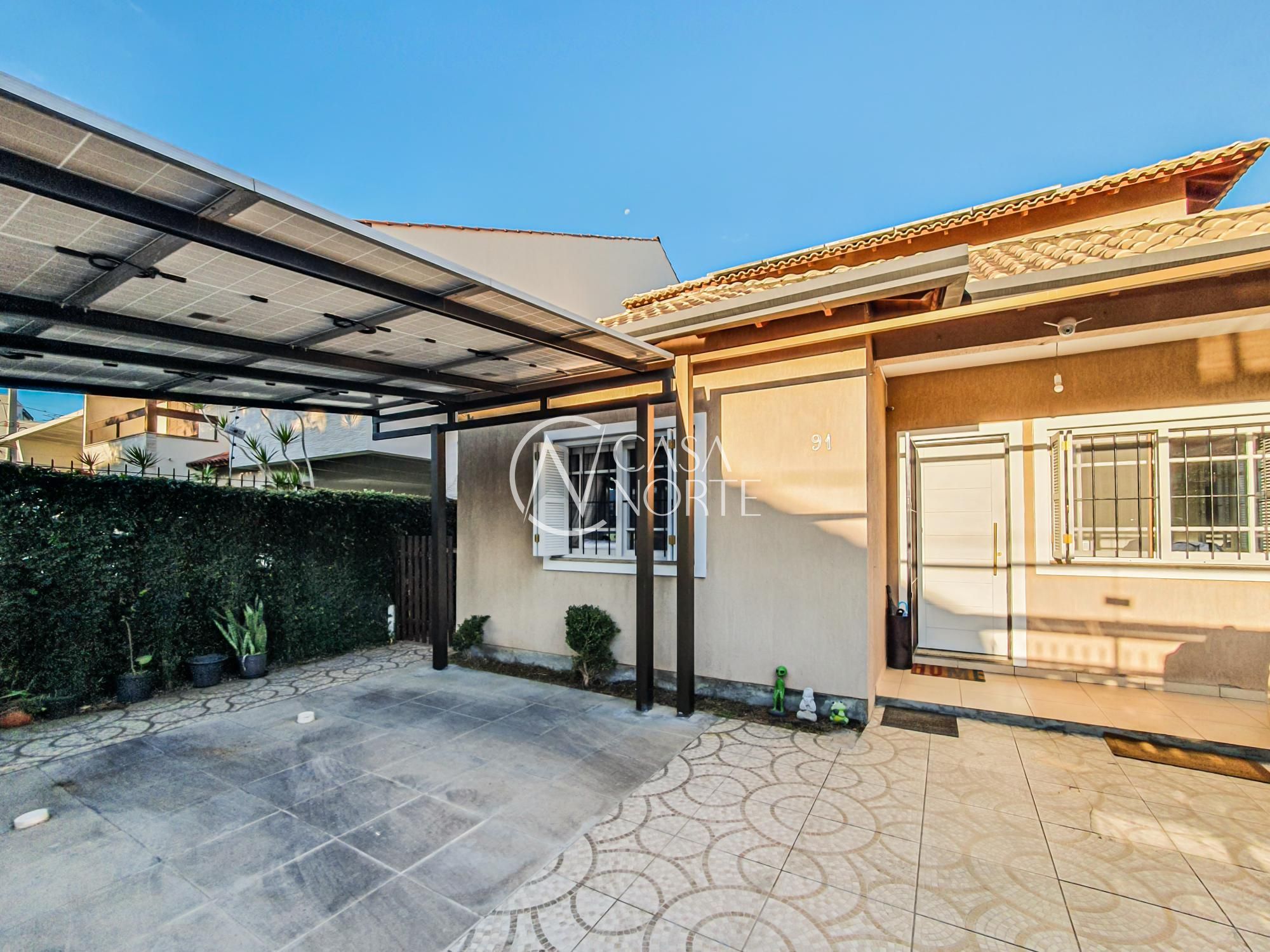 Casa à venda com 5 quartos, 152m², 1 suíte, 2 vagas, Rua Luzinete Alves Aragon no bairro Hípica em Porto Alegre