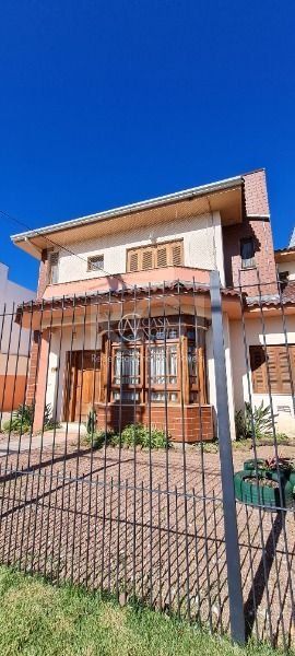 Casa à venda com 5 quartos, 239m², 1 suíte, 4 vagas, Rua Eroni Soares Machado no bairro Hípica em Porto Alegre