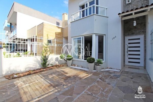 Casa à venda com 3 quartos, 131m², 1 suíte, 2 vagas, Rua Wilson Conceição Bona no bairro Hípica em Porto Alegre