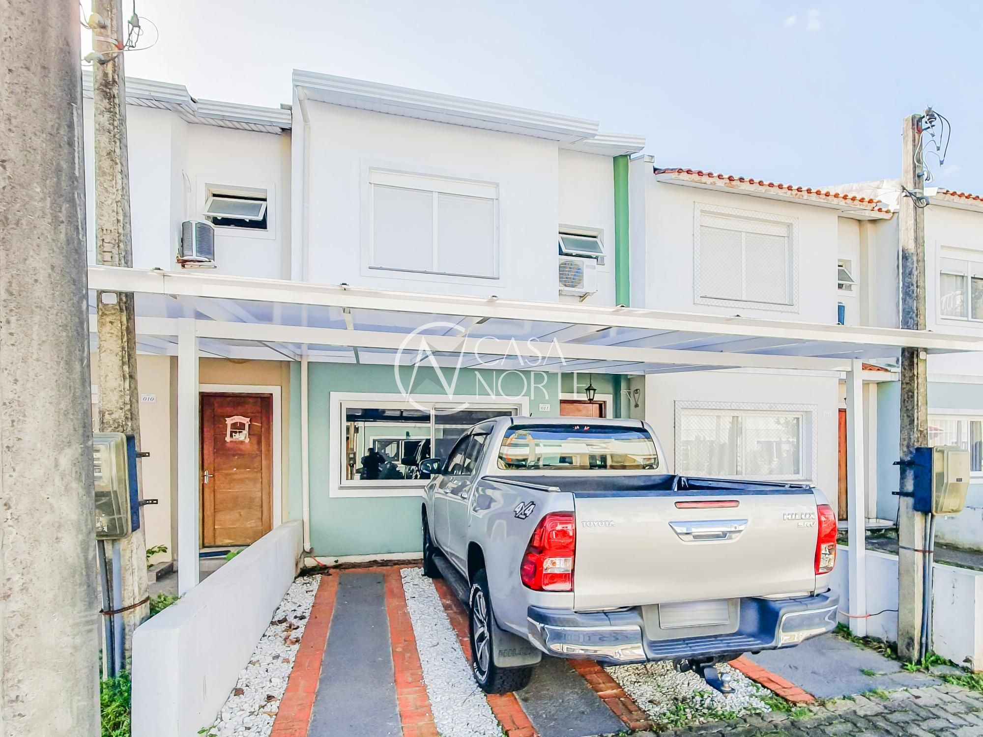 Casa de Condomínio à venda com 3 quartos, 145m², 1 suíte, 2 vagas, Avenida Edgar Pires de Castro no bairro Hípica em Porto Alegre