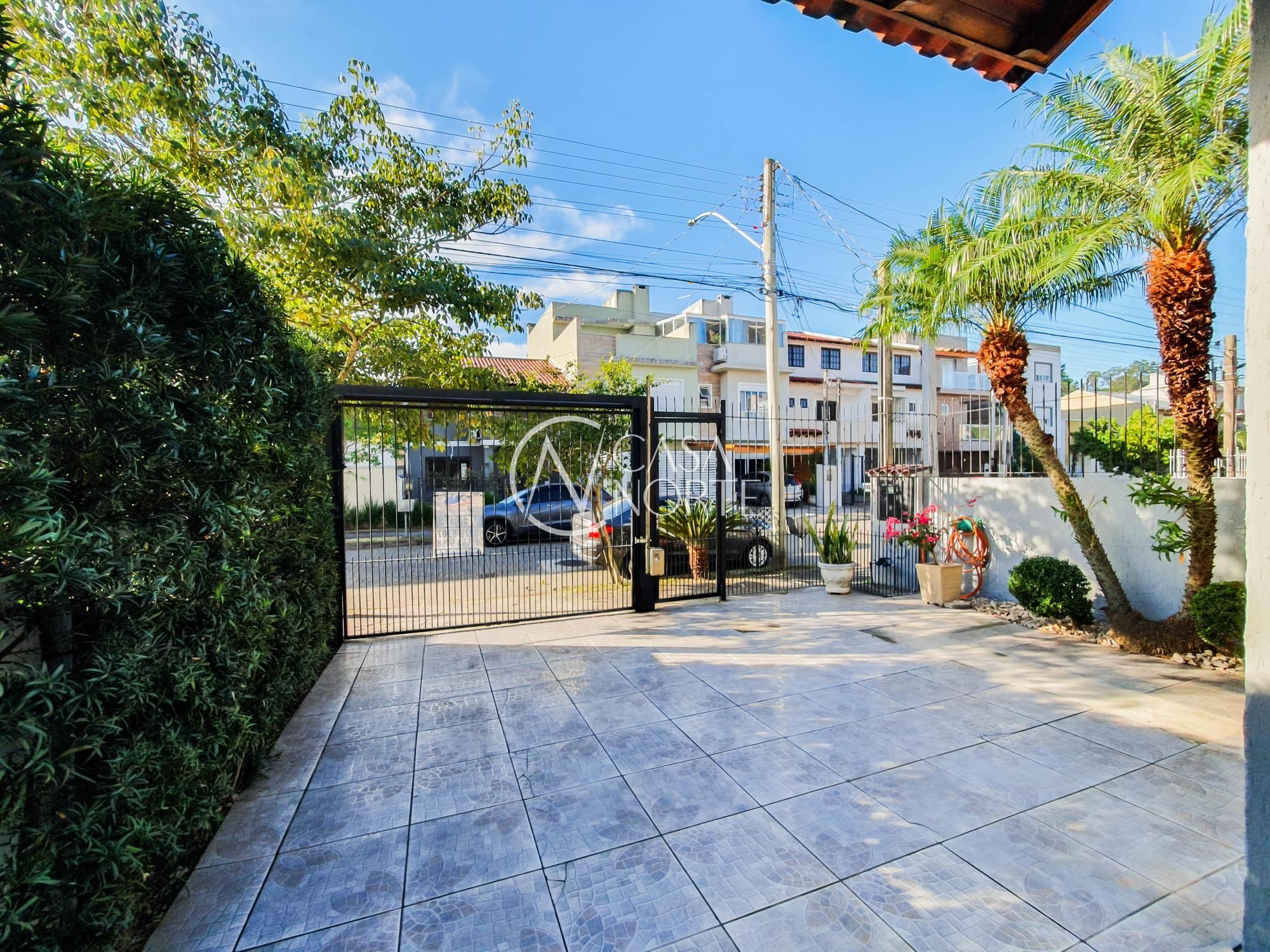 Casa à venda com 3 quartos, 140m², 1 suíte, 2 vagas, Rua Pau-Brasil no bairro Hípica em Porto Alegre