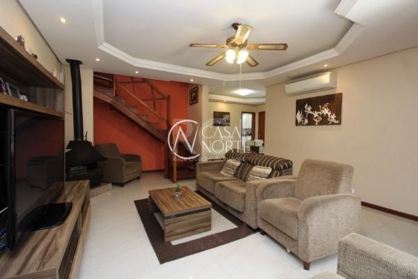 Casa à venda com 6 quartos, 382m², 2 suítes, 4 vagas, Rua Dea Coufal no bairro Ipanema em Porto Alegre